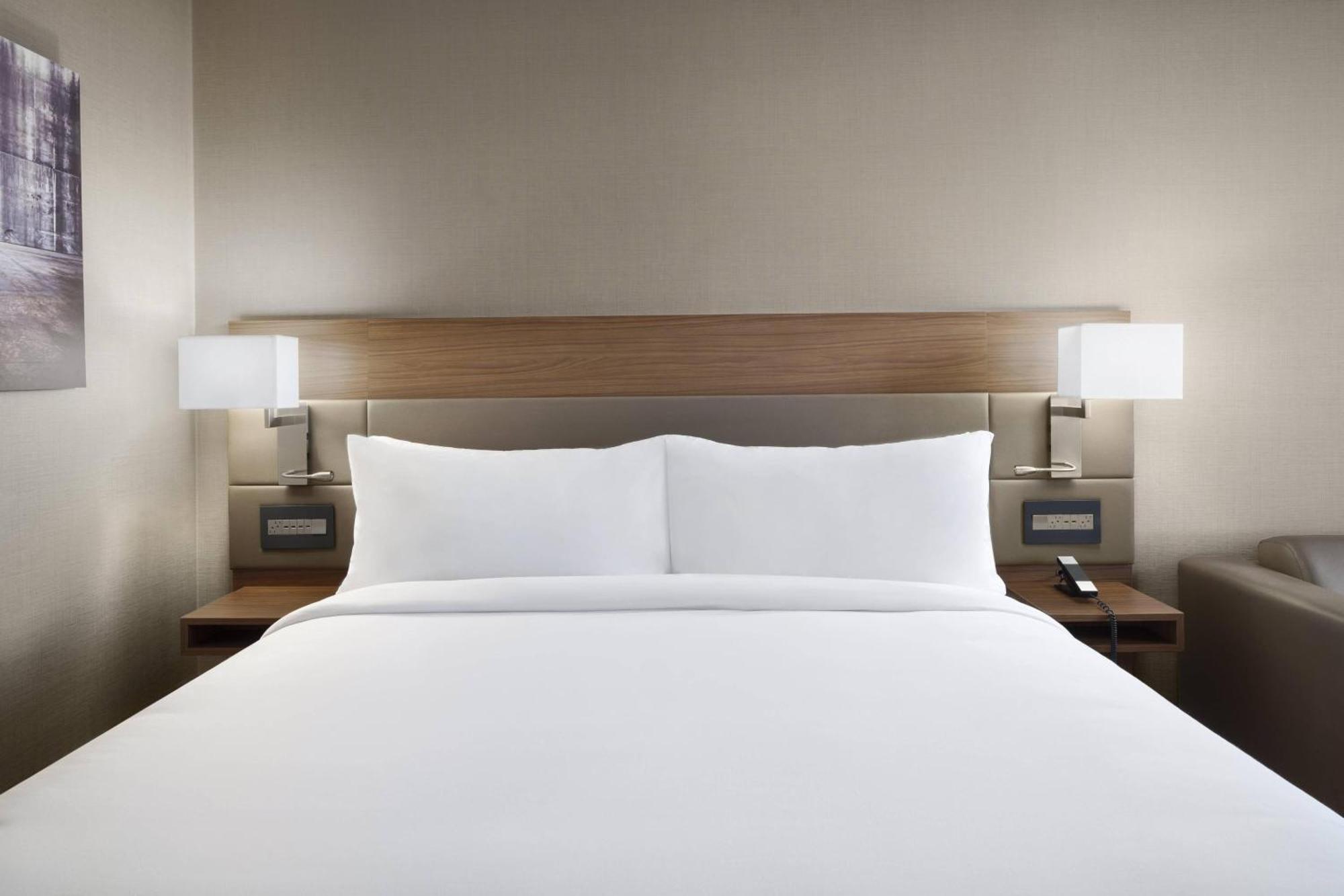 Ac Hotel By Marriott Louisville Downtown Екстериор снимка