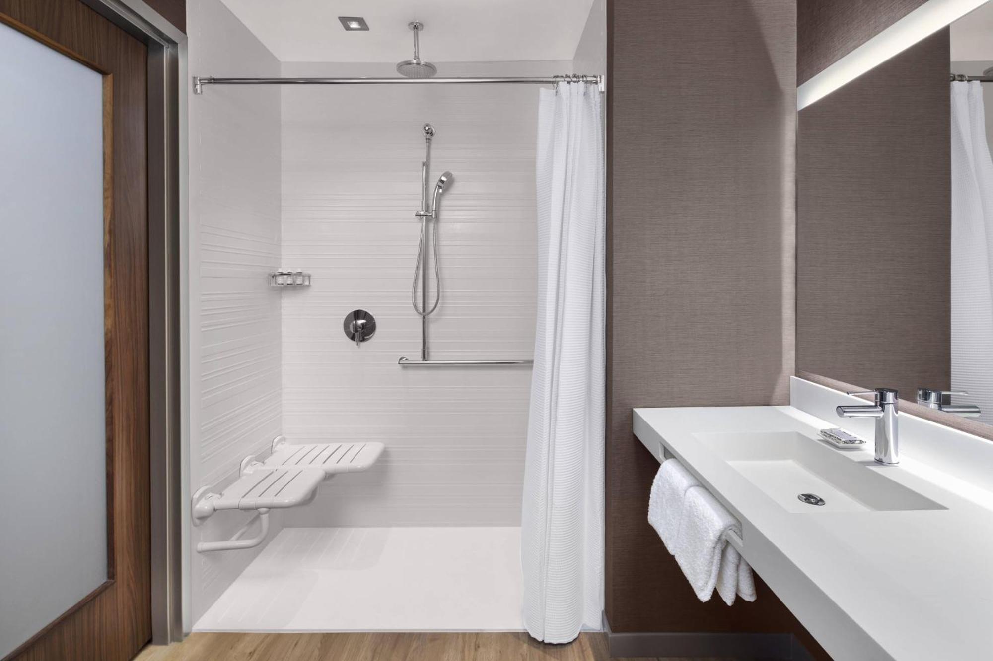 Ac Hotel By Marriott Louisville Downtown Екстериор снимка