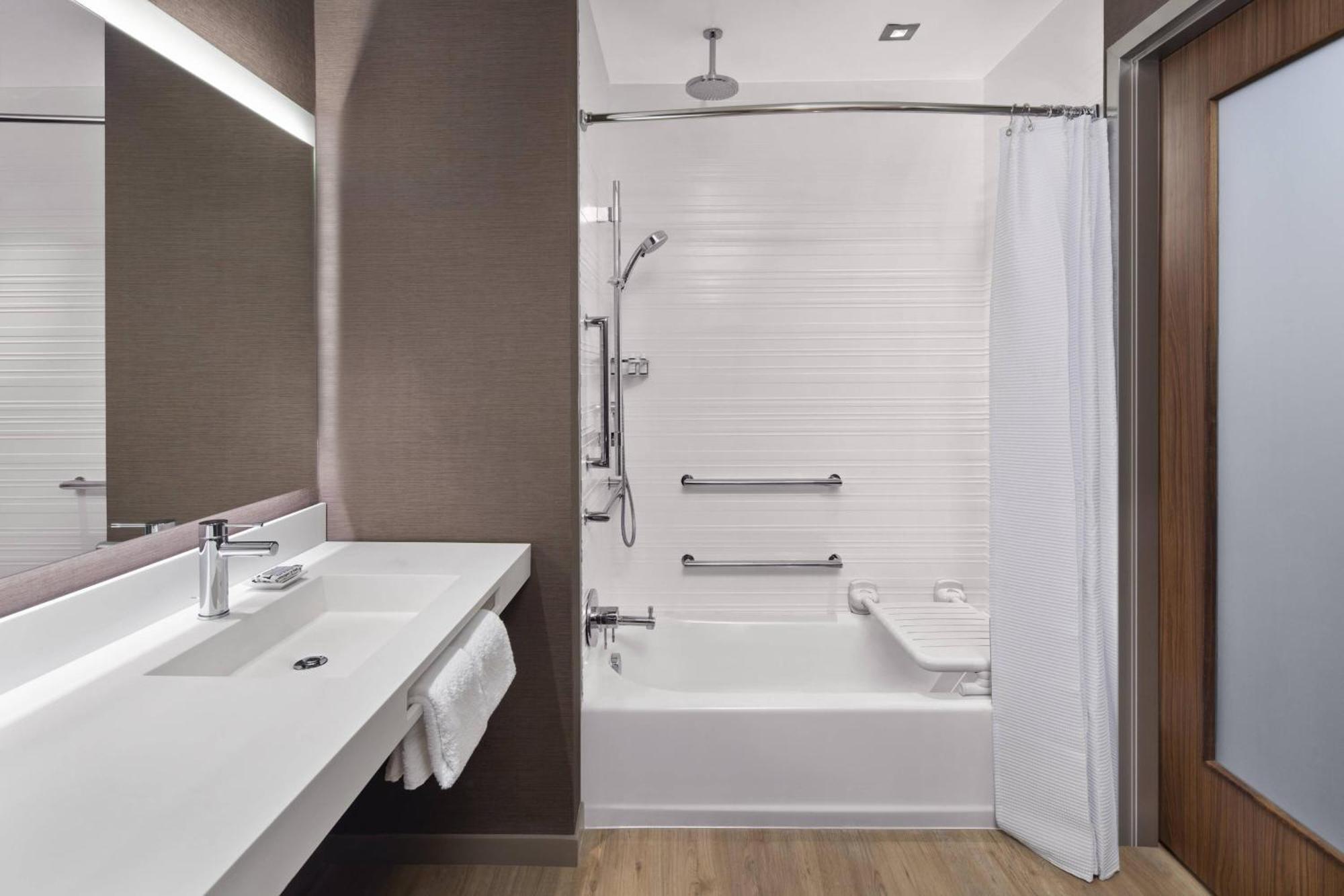 Ac Hotel By Marriott Louisville Downtown Екстериор снимка